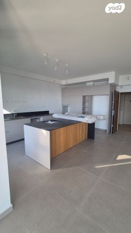 דירה, אמנון ליפקין שחק, נוף הטיילת, נתניה