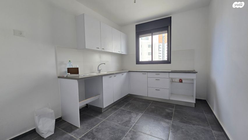 דירה, שרה אהרונסון, מודיעין מכבים רעות