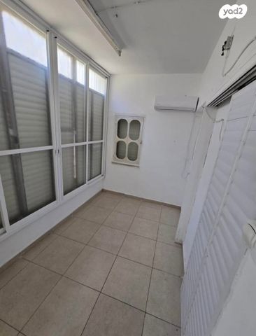 דירת גן, אבא ברדיצ'ב 8, הגבול רוטשילד, בת ים