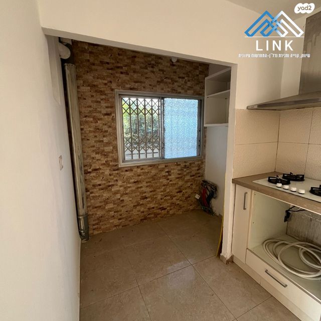 דירה, דקר, שז"ר / דקר, טירת כרמל