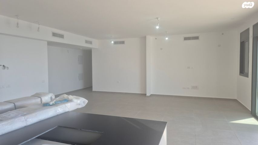 דירה, אמנון ליפקין שחק, נוף הטיילת, נתניה