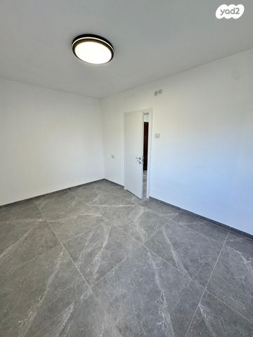 דירה, גיורא 27, צור שלום, קרית ביאליק