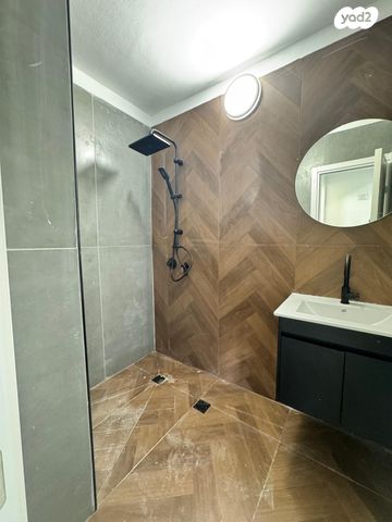 דירה, גיורא 27, צור שלום, קרית ביאליק