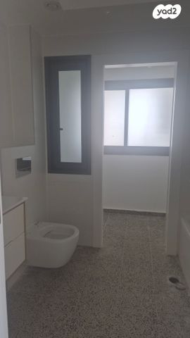 דירה, אמנון ליפקין שחק, נוף הטיילת, נתניה