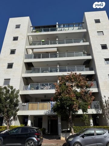 דירה, אנשי בראשית, הוד השרון