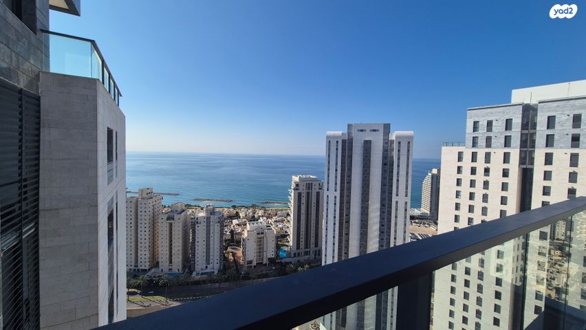 דירה, אמנון ליפקין שחק, נוף הטיילת, נתניה