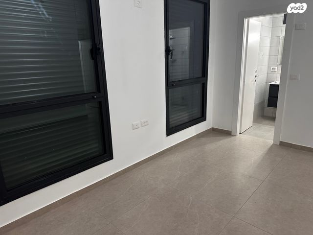 דירה, נעמי שמר, בת ים