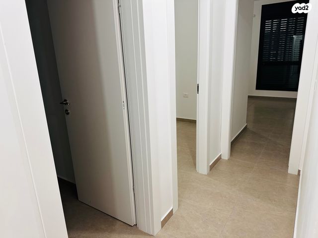 דירה, נעמי שמר, בת ים