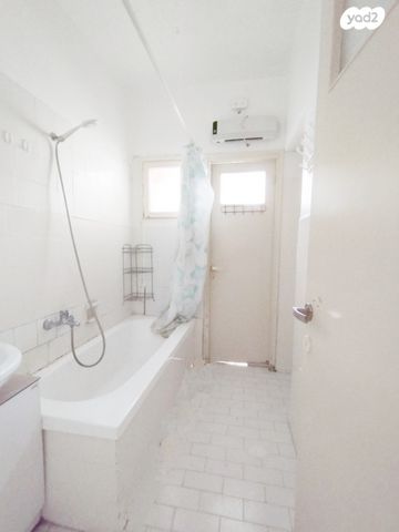 דירה, מניה שוחט, רמז, מערב ותיק, ראשון לציון