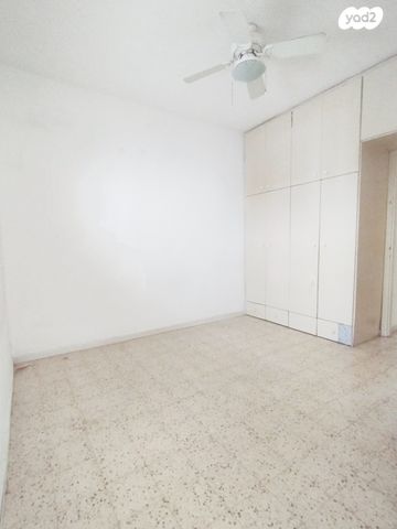 דירה, מניה שוחט, רמז, מערב ותיק, ראשון לציון