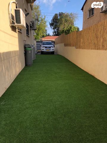 דירת גן, אושיות, רחובות