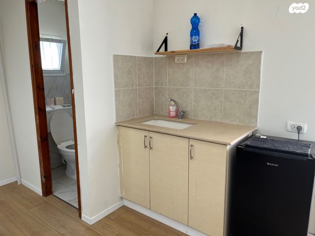 משרדים, שדרות גן רווה, אזור תעשיה, יבנה