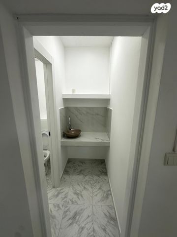 משרדים, האדמו"ר מקוצק, בני ברק