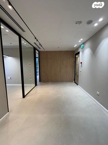 חנויות/ שטח מסחרי, שדרות הפלי"ם, קרית הממשלה ע"ש רבין, חיפה