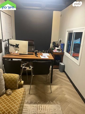 מבני תעשיה, המרכבה, אזור תעשיה ב, חולון