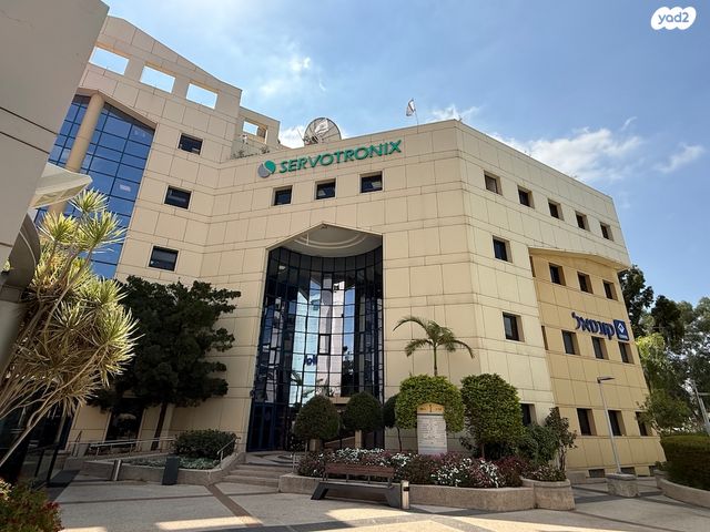 יגיע כפיים 21