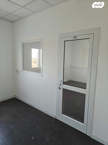 מבני תעשיה, איזור תעשייה, קצרין