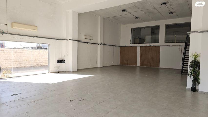 חנויות/ שטח מסחרי