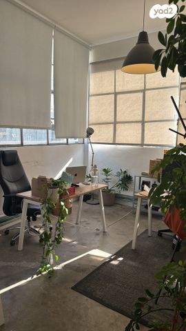 מונטיפיורי, הרכבת