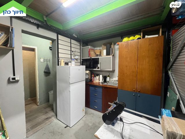 מבני תעשיה, המרכבה, אזור תעשיה ב, חולון