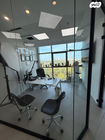 משרדים, נח מוזס, ראשון לציון