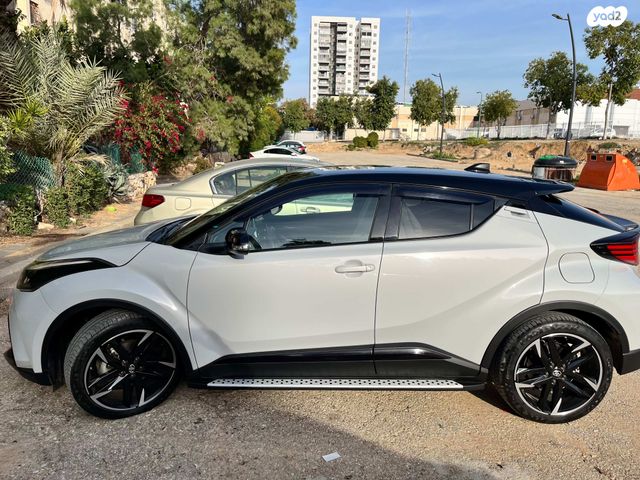 מודעת רכב טויוטה C-HR