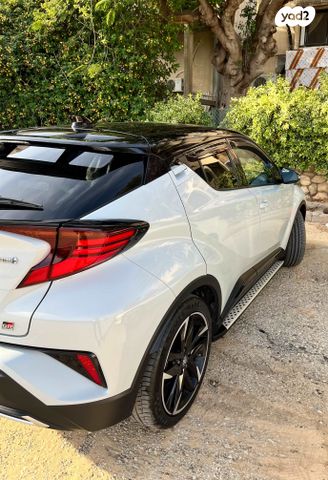 מודעת רכב טויוטה C-HR