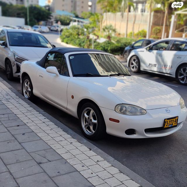 מודעת רכב מאזדה MX-5