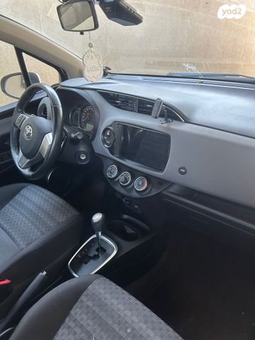 טויוטה יאריס