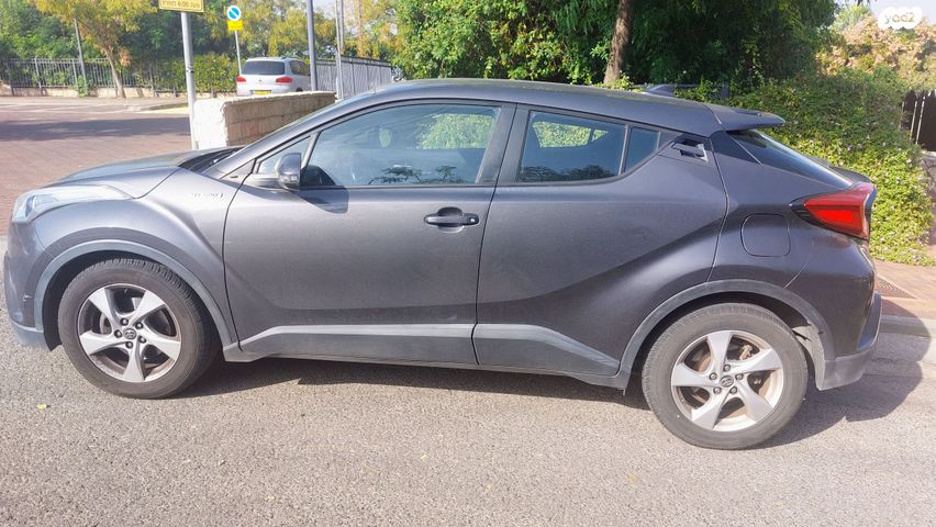 מודעת רכב טויוטה C-HR