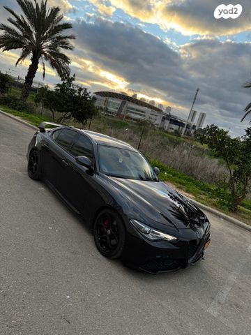 מודעת רכב אלפא רומיאו ג'וליה