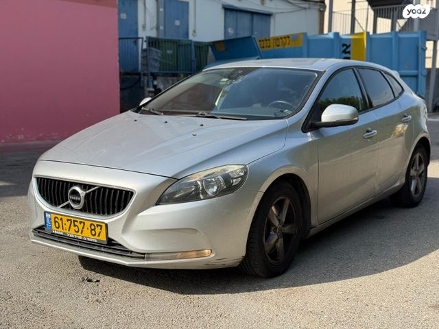 וולוו V40