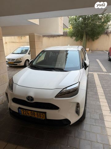 מודעת רכב טויוטה יאריס קרוס