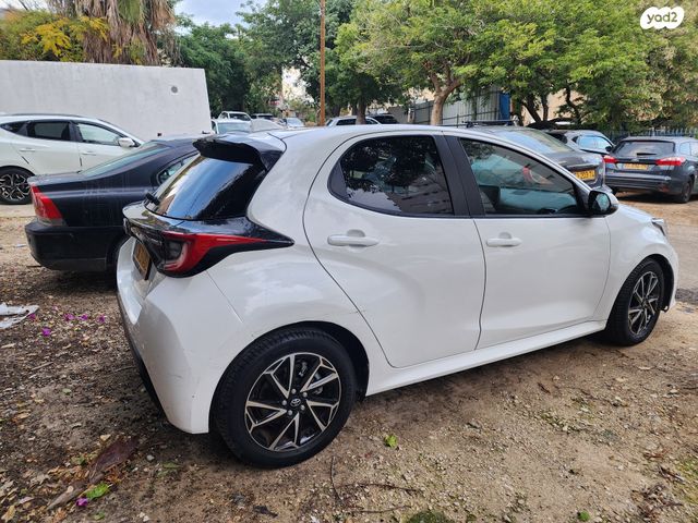 טויוטה יאריס