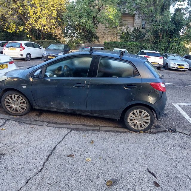 מודעת רכב מאזדה 2