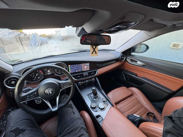 אלפא רומיאו ג'וליה