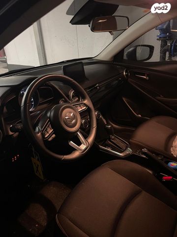 מודעת רכב מאזדה 2