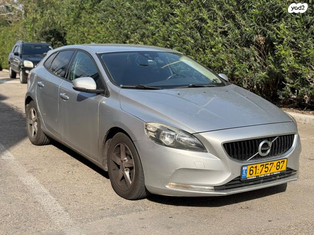 וולוו V40