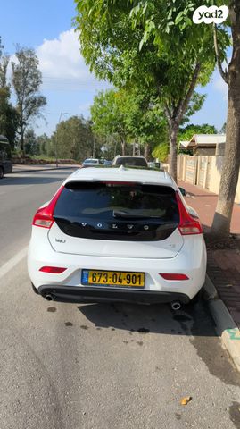 וולוו V40