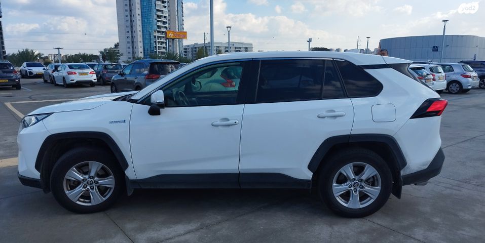 מודעת רכב טויוטה RAV4