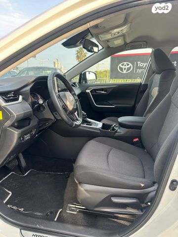 טויוטה RAV4