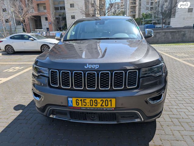 מודעת רכב ג'יפ גרנד צ'ירוקי