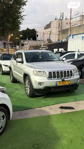 מודעת רכב ג'יפ גרנד צ'ירוקי