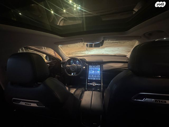 אם ג'י מארוול R