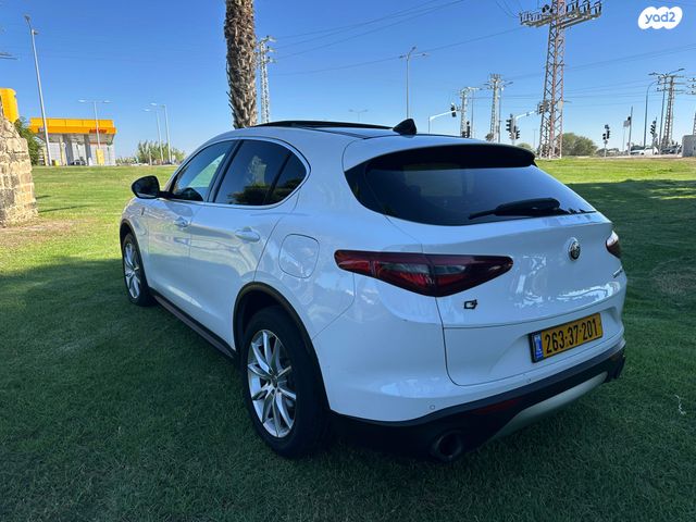 אלפא רומיאו סטלביו