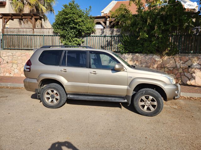 טויוטה לנד קרוזר