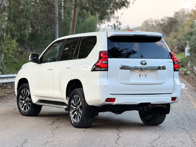 טויוטה לנד קרוזר