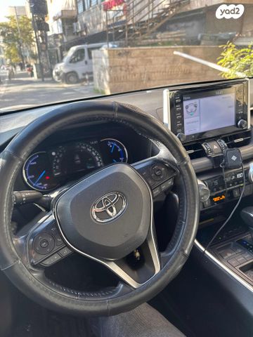 טויוטה RAV4