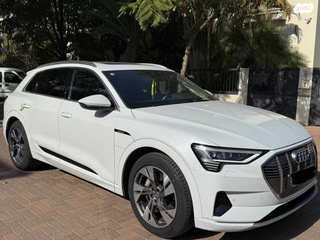 מודעת רכב אאודי E-tron