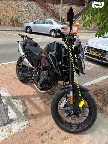 KTM Naked Duke 890